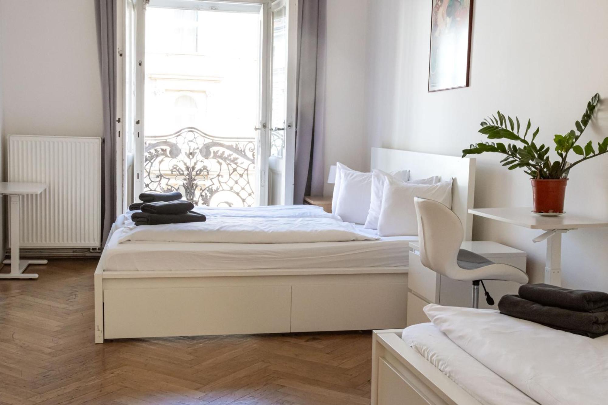 Apartments In Mala Strana - 10 Minutes From Charles Bridge Prag Eksteriør billede
