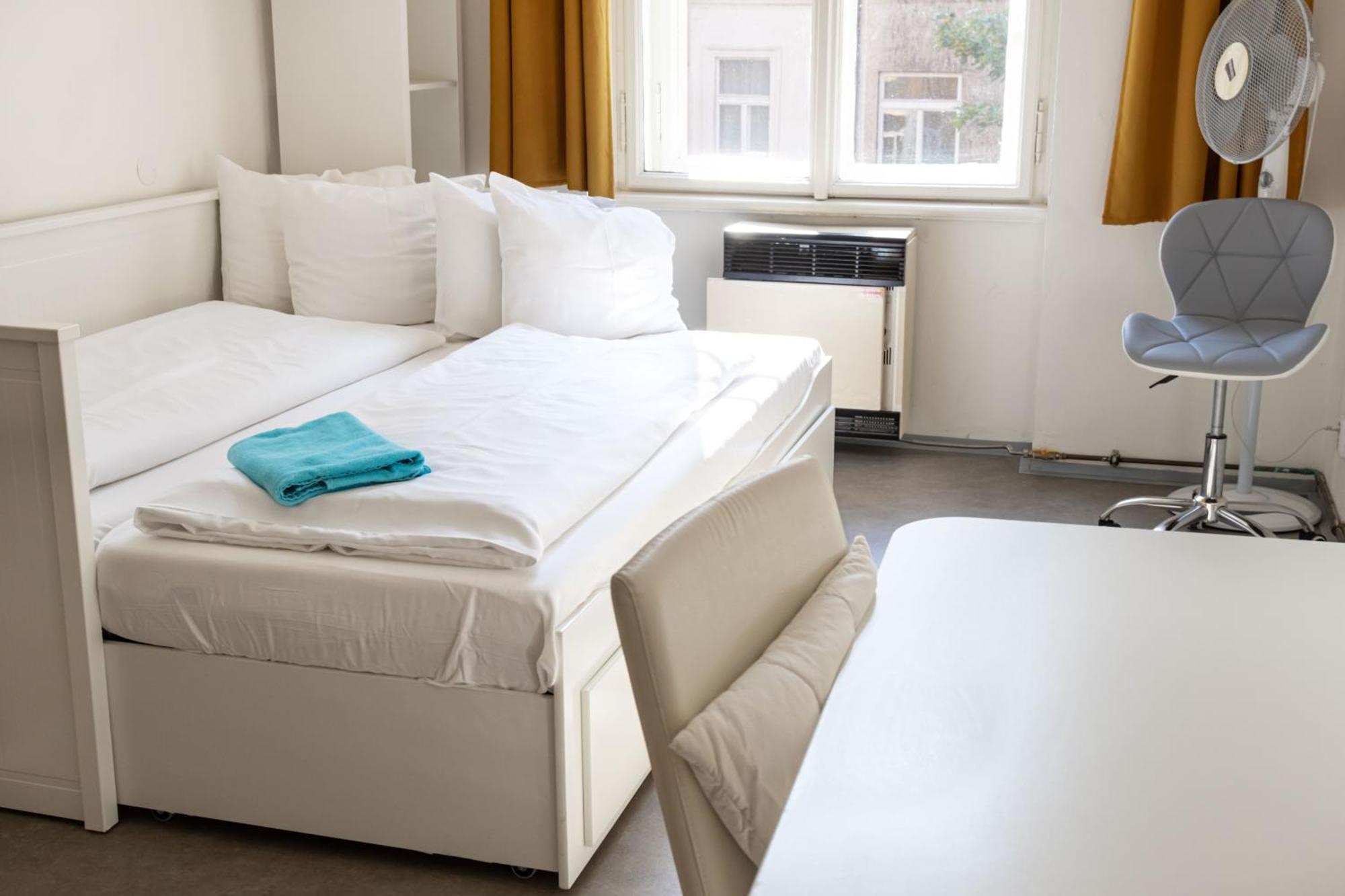 Apartments In Mala Strana - 10 Minutes From Charles Bridge Prag Eksteriør billede