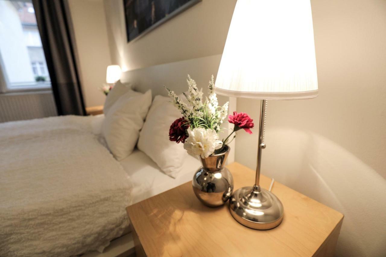 Apartments In Mala Strana - 10 Minutes From Charles Bridge Prag Eksteriør billede