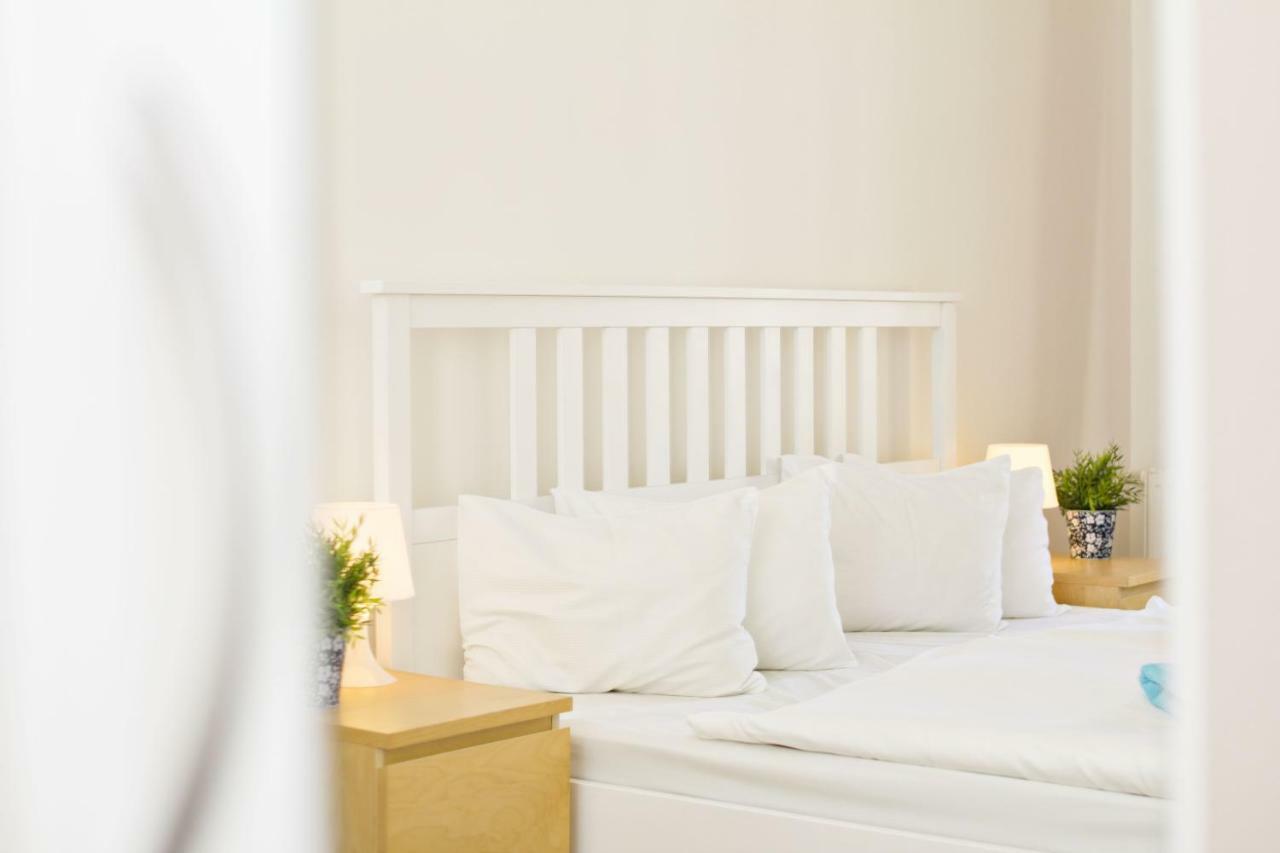 Apartments In Mala Strana - 10 Minutes From Charles Bridge Prag Eksteriør billede