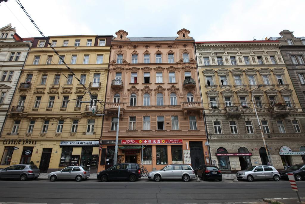 Apartments In Mala Strana - 10 Minutes From Charles Bridge Prag Eksteriør billede